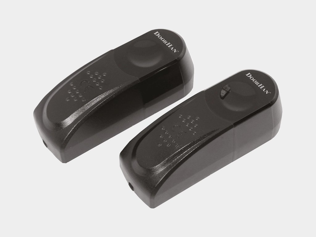 Фотоэлементы безопасности (предназначены для обнаружения людей, животных и посторонних предметов в проеме ворот при открывании полотна для исключения травматизма).